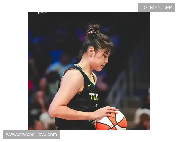 李月汝在飞翼队的更衣室角色：积极融入，成球队“板块”一部分