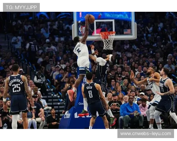 森林狼客场胜勇士,爱德华兹隔扣格林成最佳镜头